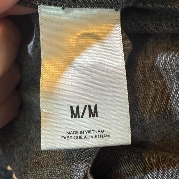 Express Men’s Grey Denim/Chambray Button-up Short Sleeve Shirt Size Medium - Picture 4 of 5